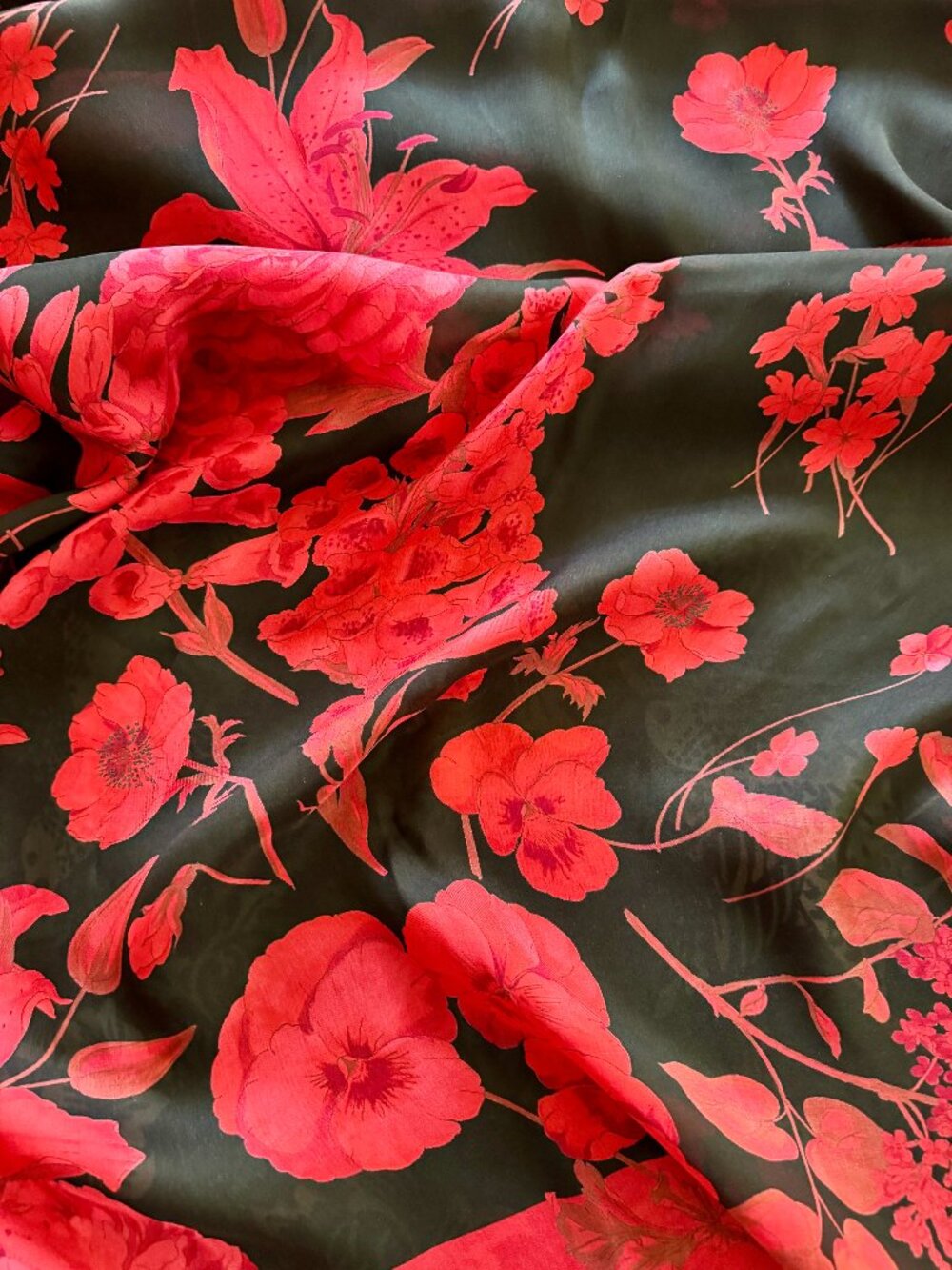 Red and Black Silk Valentino Floral Scarf in Original Box - Picture 7 of 13
